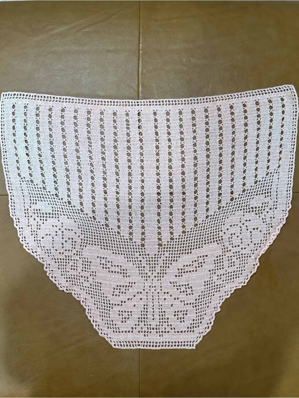 VTG Handmade Peach Filet Crochet Butterfly & Rose Vanity Scarf Half Moon 26x22